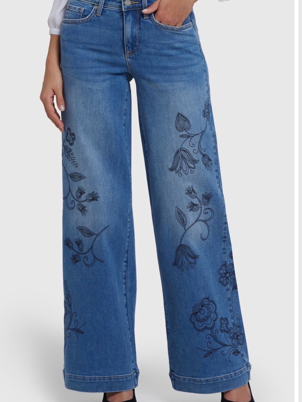 NYDJ Theresa Wide-Leg Embroidered Jeans.  High Rise.  Size 10P.